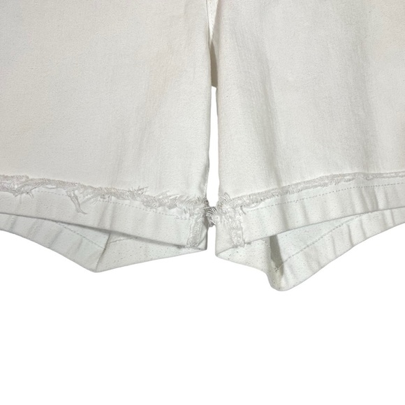 Terra & Sky women's plus size 20W white denim distressed hem shorts - Picture 3 of 4